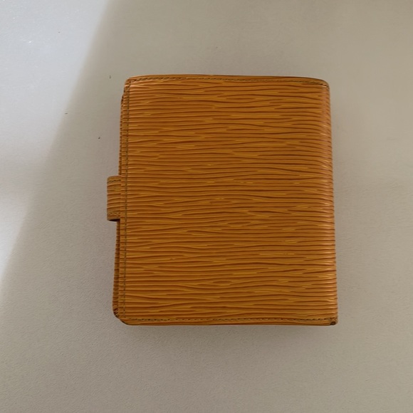 Louis Vuitton Epi Wallet - Picture 3 of 10